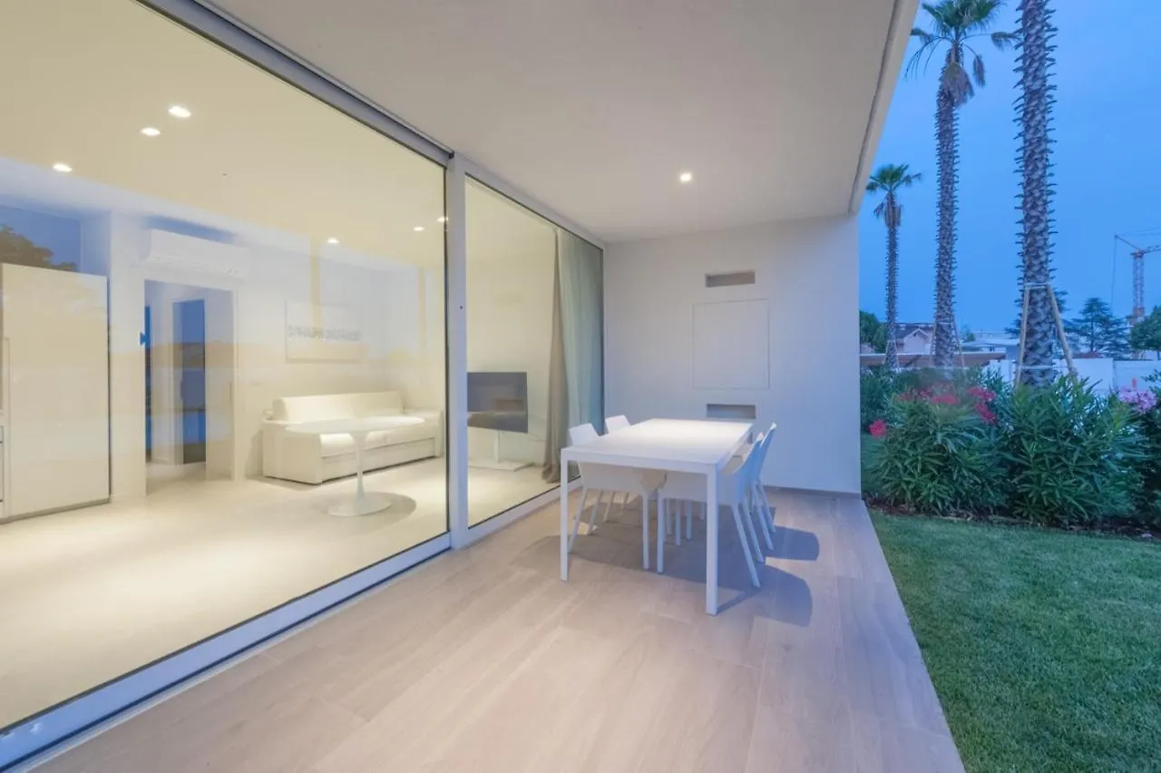 Palms Apartments Lido di Jesolo 0*,  Italy