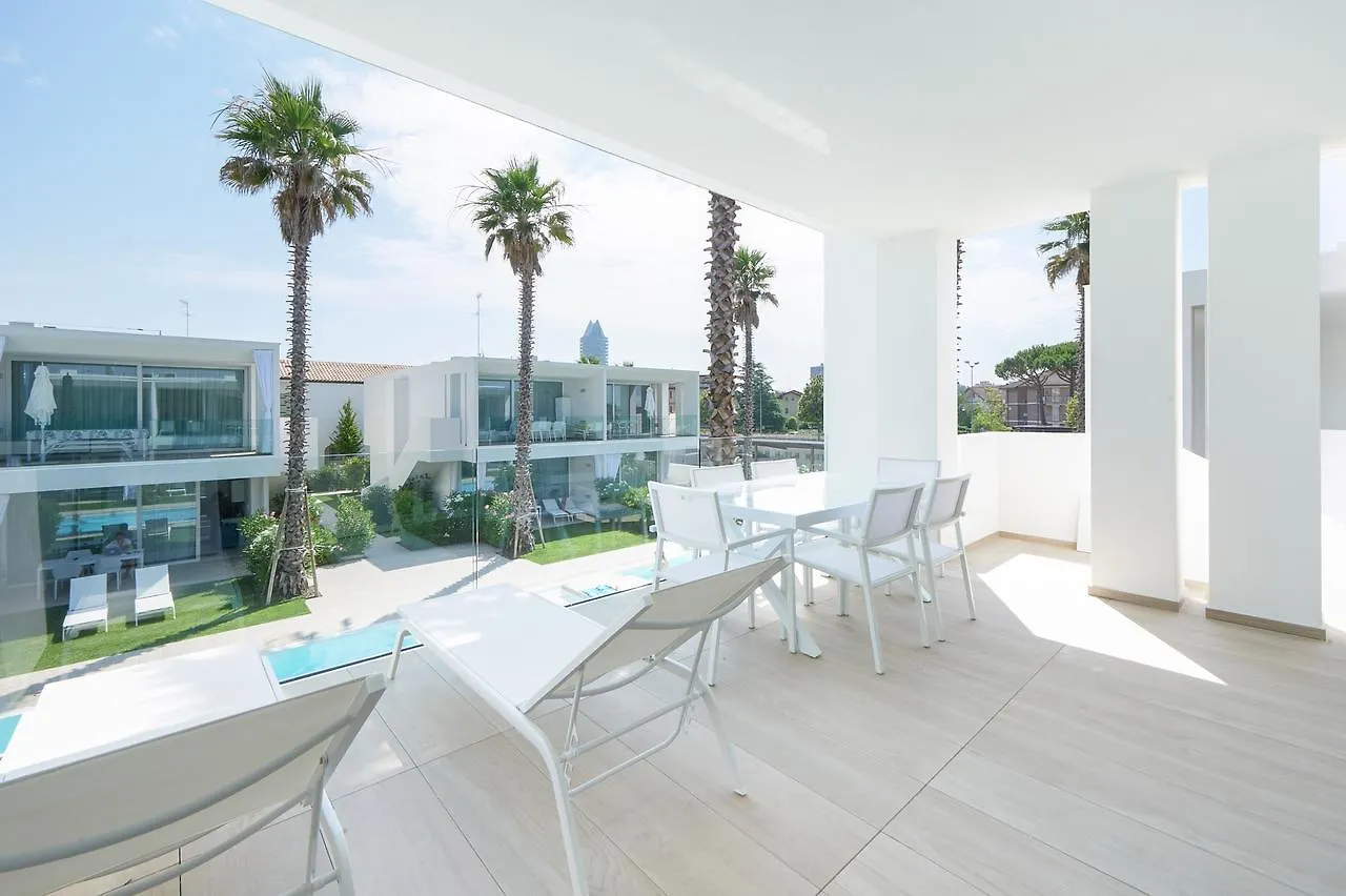 Palms Apartments Lido di Jesolo 0*,  Italy