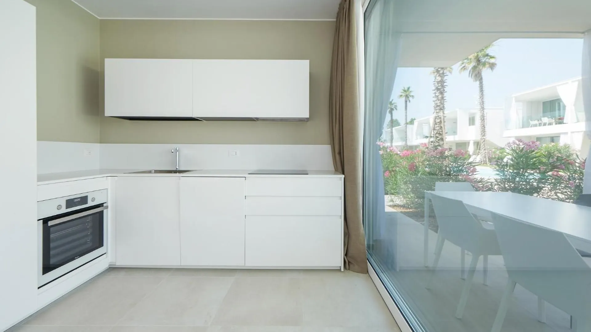 Palms Apartments Lido di Jesolo 0*,  Italy